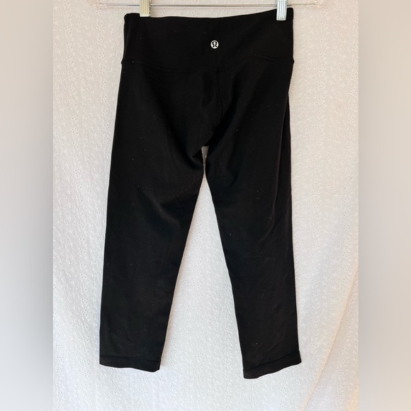 Lululemon black cropped legging yoga pants size 4 - Picture 2 of 4